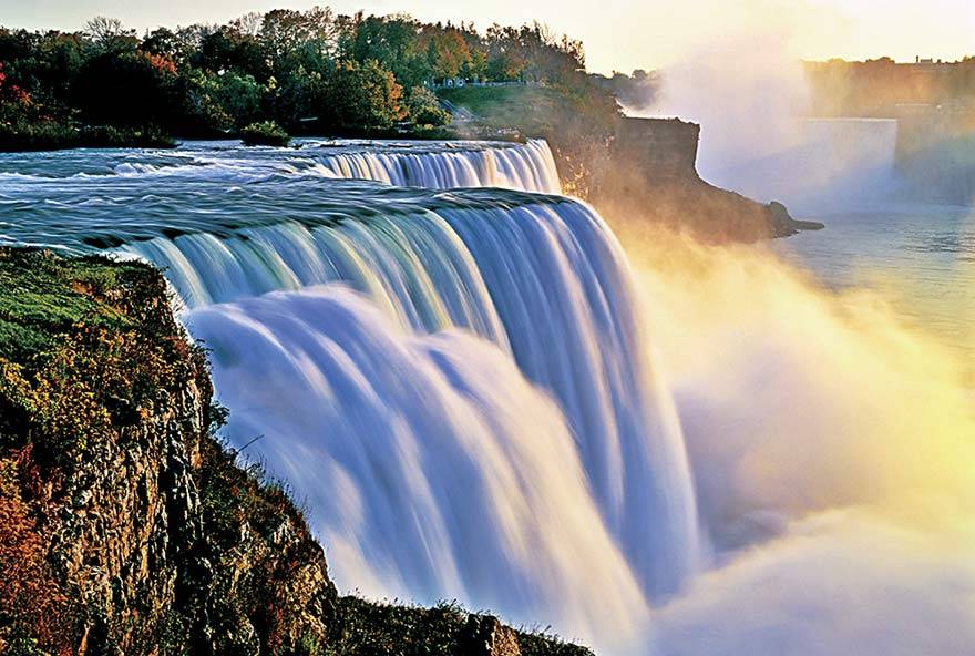 Experience the beauty of Niagara Falls!