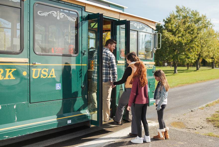 A family boarding the Niagara Falls Scenic Trolley